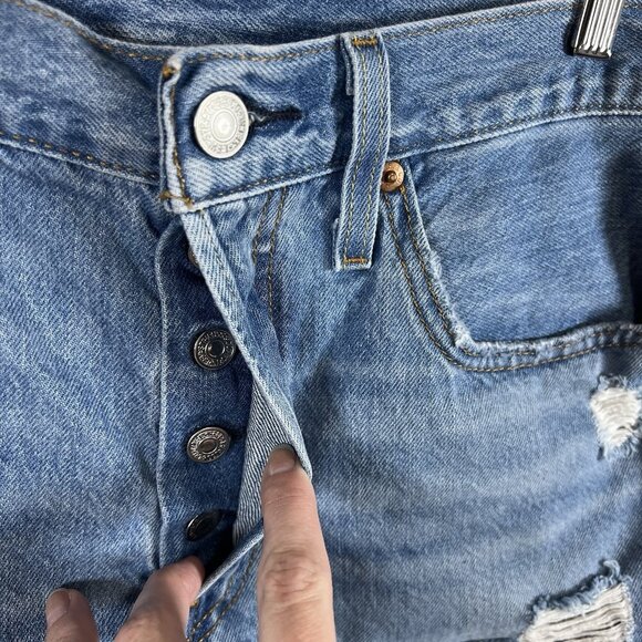 Levi's Women's 501 Light Wash Button Fly Distressed Jean Shorts Sz 28 Boho - Picture 3 of 9